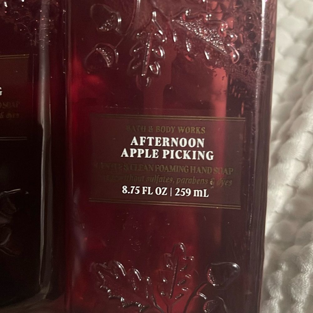 NEW- Bath & Body Works. Afternoon Apple Picking - Picture 2 of 3